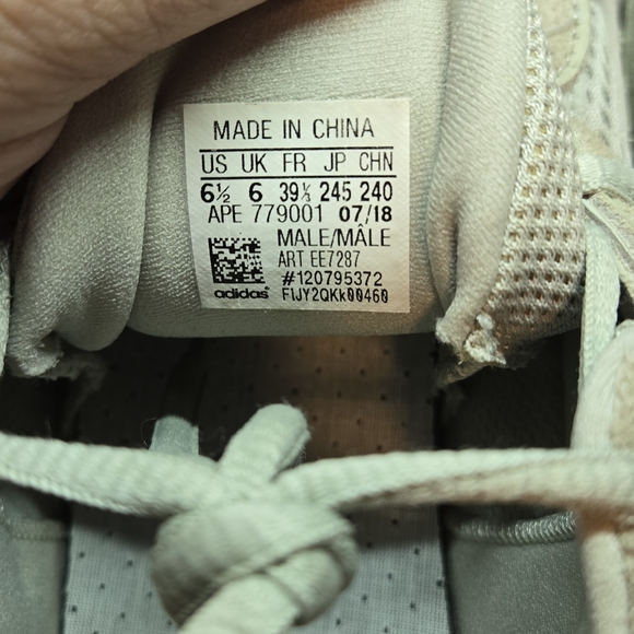 Adidas Yeezy 500 Salt - Picture 4 of 6